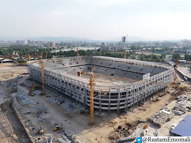 韓 축구, 이런 경기장 있나요?…초현실적 축구장, 중앙아시아에 탄생한다→中 지원 3만석 '랜드마크' 완공 임박