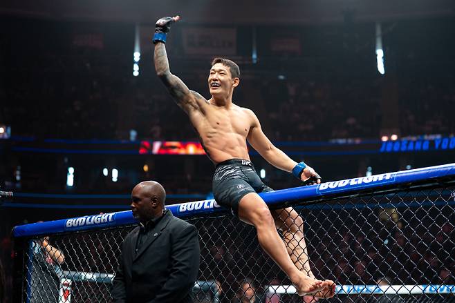 ‘좀비 주니어’ 유주상, 충격적인 UFC 데뷔전…맥그리거 떠올리게 한 ‘28초 KO 승’