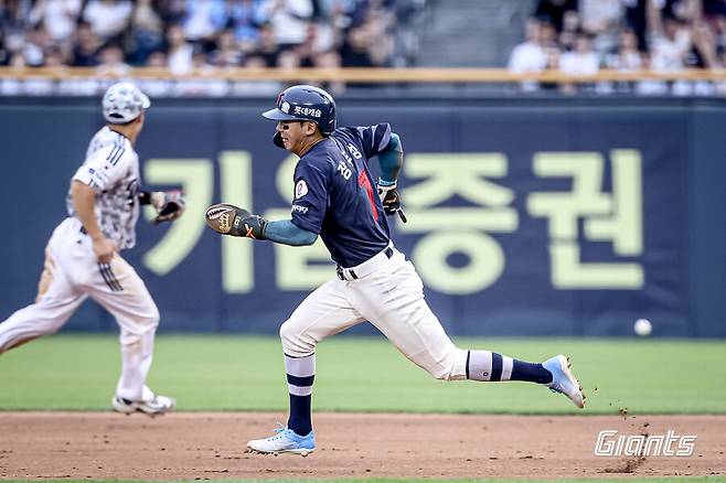 롯데에 무명탈출 신데렐라 떴다…연봉 4600만원의 기적, 주전 줄부상에도 버티는 이유