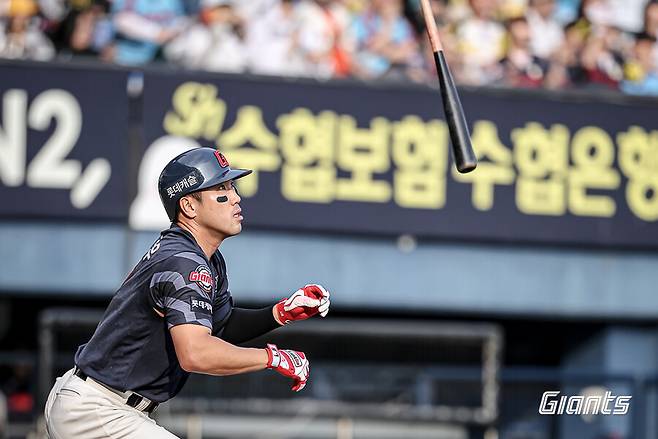 내년에 40세인데 잠실에서 밀어서 넘기다니…롯데 2004안타 캡틴의 괴력