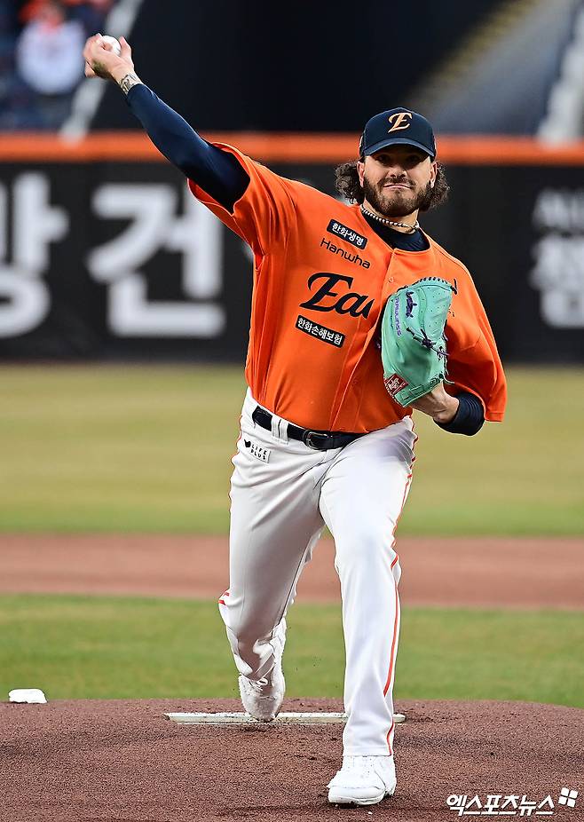 '노시환 4번 복귀' 한화, 8일 KIA전 라인업 공개...폰세 시즌 10승 도전 [광주 현장]