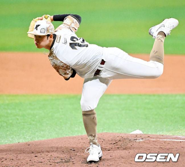 ‘미쳤다, 송승기 7이닝 무실점→ERA 3위’ LG 1위 지켰다. 키움에 7-2 완승…신민재 3안타+김현수 투런+문보경 투런 [고척 리뷰]