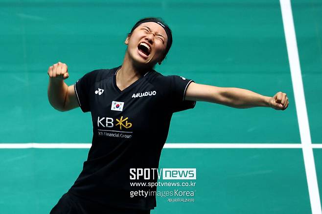 '셔틀콕 퀸'이 해냈다!…4년 만에 인도네시아오픈 정상 탈환→中 왕즈이에게 2-1 대역전승 포효