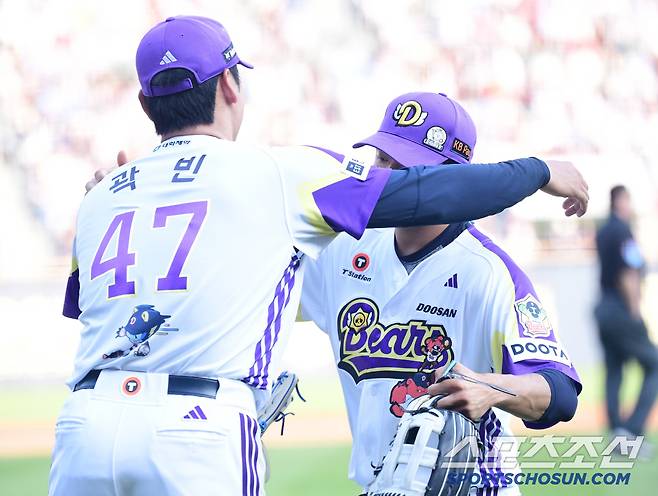 '새 에이스의 탄생' 157㎞ 감보아, 155㎞ 곽빈 꺾고 2경기 연속 완벽투, 롯데 3연패 후 2연승 위닝시리즈[잠실리뷰]