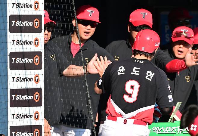폰세+김서현 상대 3안타 경기 완성...꽃감독 기대에 부응한 '리드오프 윤도현' [광주 현장]