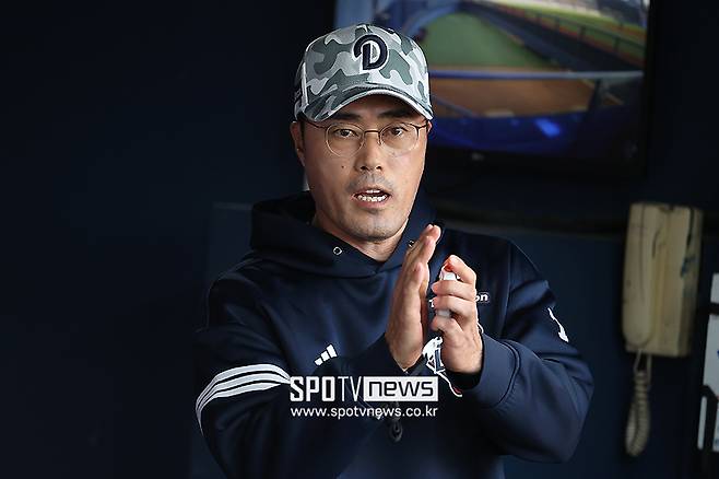 '조성환 대행 체제' 두산, 일주일 2승인데 왜 환영받을까…회피 없는 정면돌파 팬들이 알아봤다