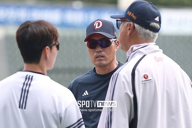 '조성환 대행 체제' 두산, 일주일 2승인데 왜 환영받을까…회피 없는 정면돌파 팬들이 알아봤다