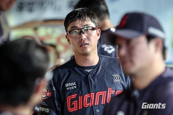 선발 8연승 '지구 1선발'이 벌써 3연패라니...'ERA 0.73' 친정 상대 자존심 회복 나설까