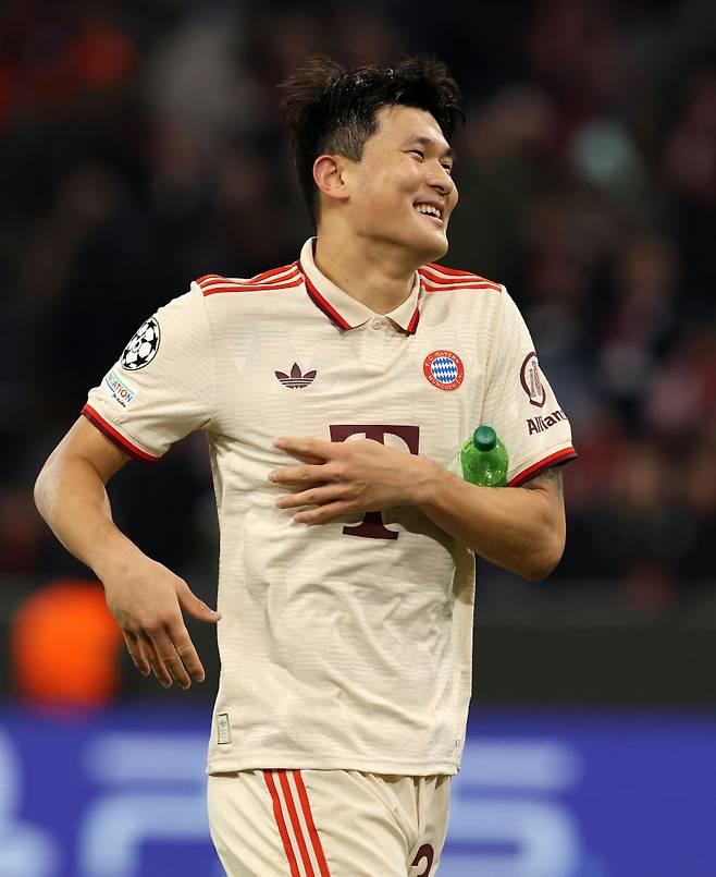 韓 축구 경사! ‘공수 핵심’ 한솥밥 가능성 떴다…김민재, 6년 만에 토트넘 이적설 수면 위로 [英 독점]