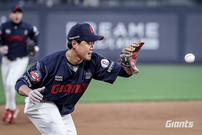손호영 시즌 첫 2루수 출장이라니! 롯데, 급거 수비 포지션 변경→김민성 선발 3루수