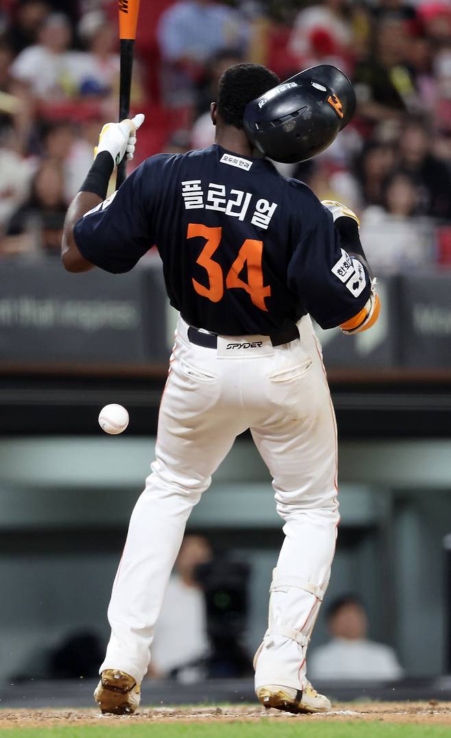 ‘이게 동업자 정신’ 정해영, ‘손등 부상’ 플로리얼에게 영상통화 ‘사과’…감독-단장도 사과했다 [SS시선집중]