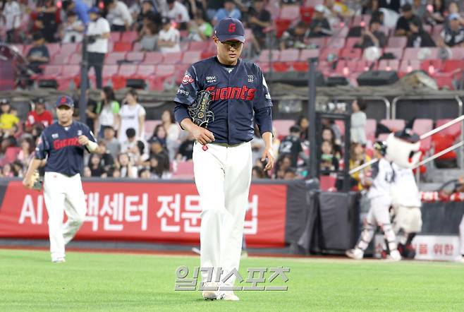 '5이닝 12피안타 8실점' 8연승 박세웅이 어쩌다…선발 4연패 위기 [IS 냉탕]