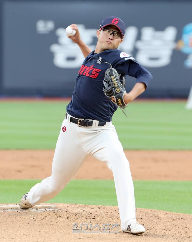 '5이닝 12피안타 8실점' 8연승 박세웅이 어쩌다…선발 4연패 위기 [IS 냉탕]