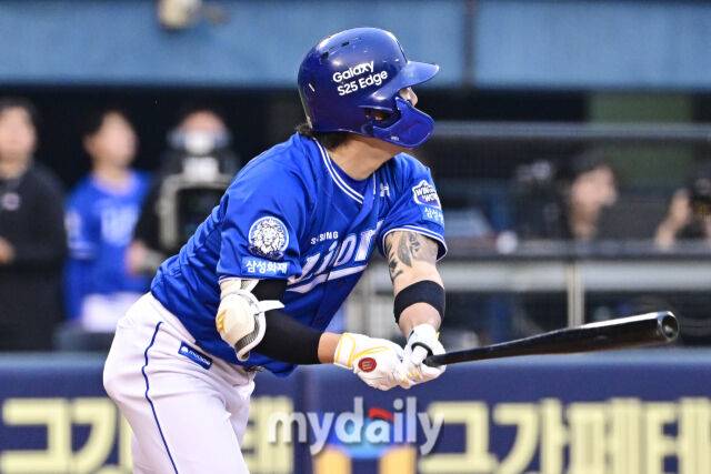 '필요할 때 한 방!' 국민 거포 포효했다, 3-0으로 달아나는 솔로포→13시즌 연속 10홈런…류지혁 엄지 부상으로 교체 [MD광주]