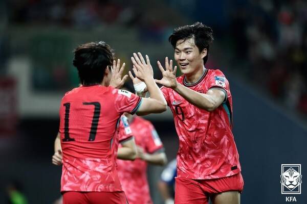 [A매치 현장 리뷰] '골골골골' 미쳤다! 홍명보호 16년 만에 대기록...11회 연속 월드컵 본선 진출 자축→한국, 쿠웨이트 4-0 제압
