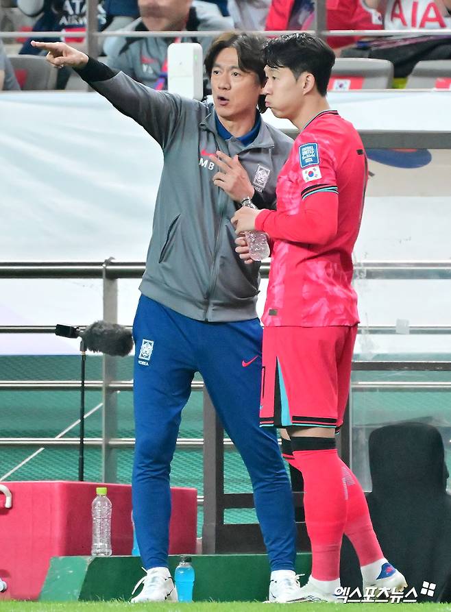 홍명보호 '아시아 1위 쾌거 달성!' …3차예선 '유일 무패' 대기록 썼다→'이강인 울분의 득점포' 쿠웨이트전 4-0 대승 [WC 예선 리뷰]