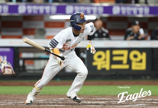 한화 이글스 KBO리그 2강 맞구나! 'LG 긴장해' 두산 6-2 격파→1위 경쟁 '빅뱅'…와이스 10K QS플러스+노시환 속죄타 [대전:스코어]