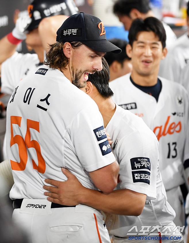 결국 김서현까지 투입.. 한화 김재걸 코치가 미팅 소집! → 이겼지만 반성할 건 반성하자
