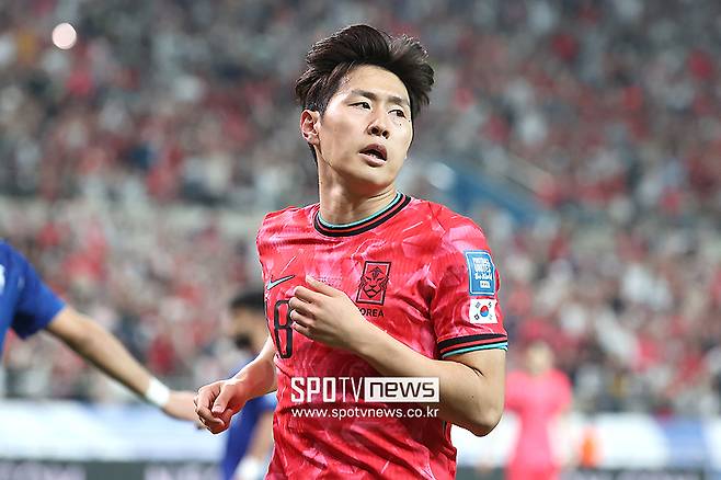 전광판에 홍명보 감독 뜨자 4만 관중 야유…이강인은 팬들에게 '진심 호소'