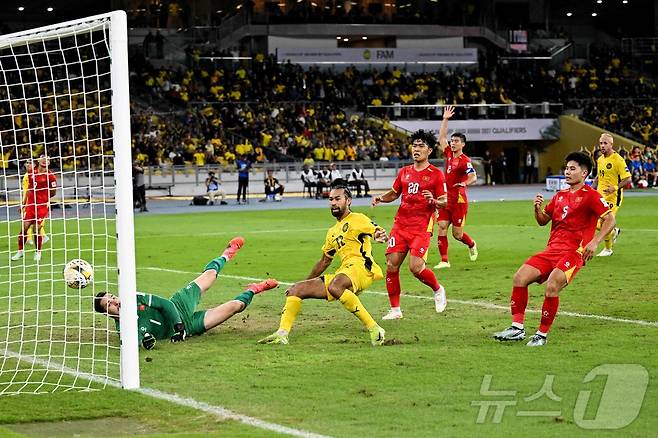 '김상식호' 베트남, 말레이시아에 0-4 대패…아시안컵 본선행 비상등