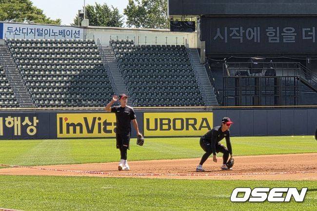 치명적 송구 실책 실점→문책성 교체…김주성, 이영빈과 3루 특별 수비 훈련, '블랙홀 LG 3루' 어쩌나