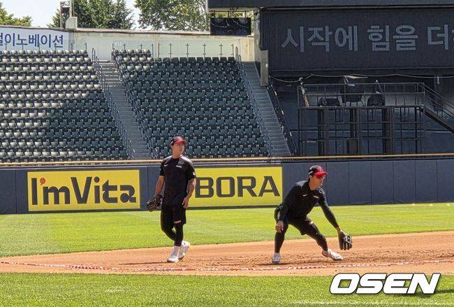 치명적 송구 실책 실점→문책성 교체…김주성, 이영빈과 3루 특별 수비 훈련, '블랙홀 LG 3루' 어쩌나