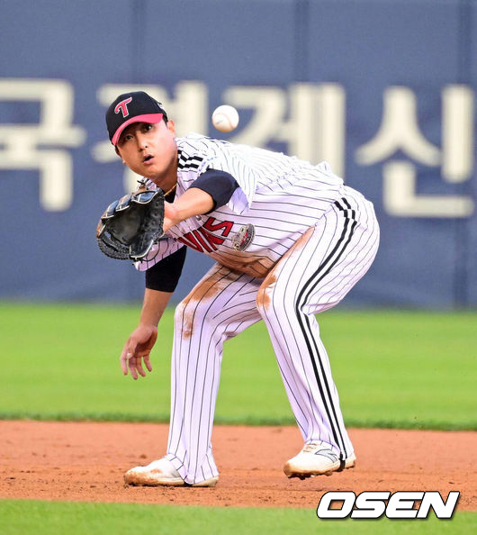 치명적 송구 실책 실점→문책성 교체…김주성, 이영빈과 3루 특별 수비 훈련, '블랙홀 LG 3루' 어쩌나