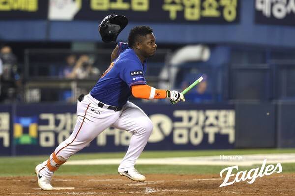 '나 안 잊었지?' 한화 떠난 페라자, '3할 타자'가 눈앞…이틀 전 홈런 이어 이번에는 3안타 폭발