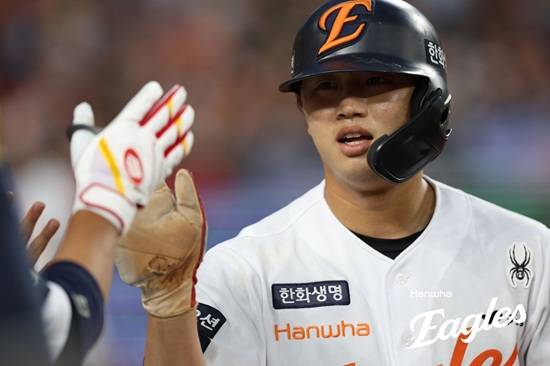 한화 초대박! '1할타자' 신구장 첫 만루포! 이글스 올해는 된다…조동욱 시즌 첫 승+채은성 3타점→두산 9-1 대파 [대전:스코어]