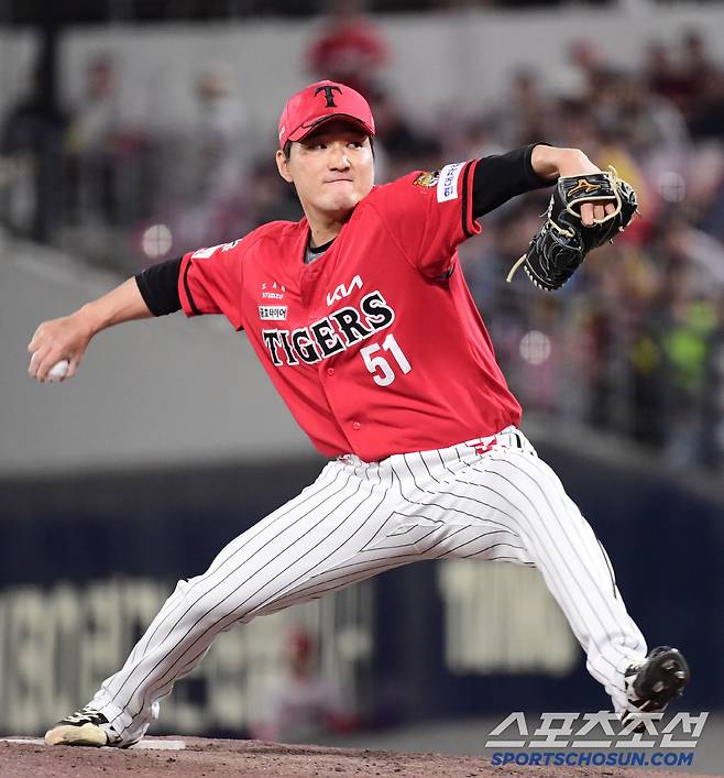 최형우 KBO 최초! 전상현 타이거즈 최초!…KIA 5할 지켰다 '삼성 6-3 제압' [광주 리뷰]