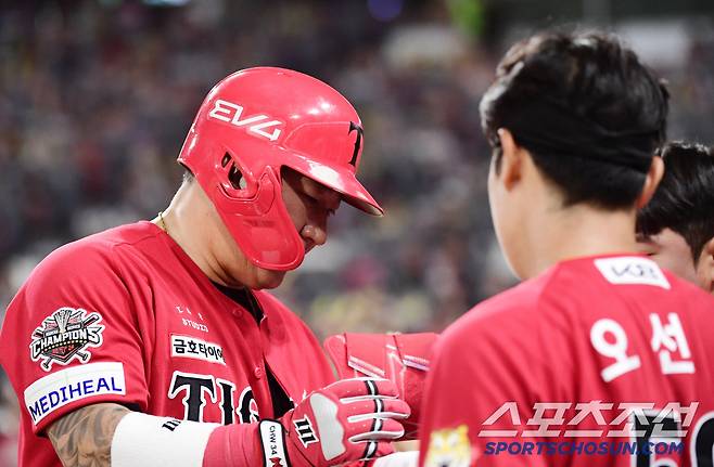 최형우 KBO 최초! 전상현 타이거즈 최초!…KIA 5할 지켰다 '삼성 6-3 제압' [광주 리뷰]
