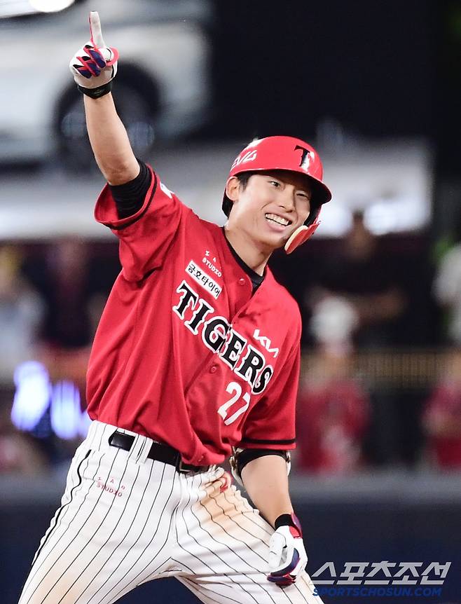 최형우 KBO 최초! 전상현 타이거즈 최초!…KIA 5할 지켰다 '삼성 6-3 제압' [광주 리뷰]