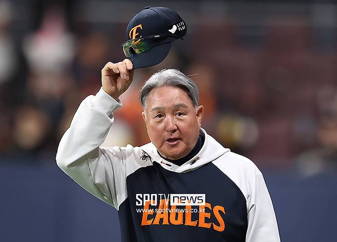 홈런→홈런→홈런→홈런…김경문이 약속 지킬만 하네, 한화 거포 포수의 꿈 현실이 되나
