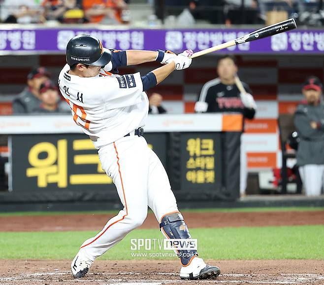 홈런→홈런→홈런→홈런…김경문이 약속 지킬만 하네, 한화 거포 포수의 꿈 현실이 되나