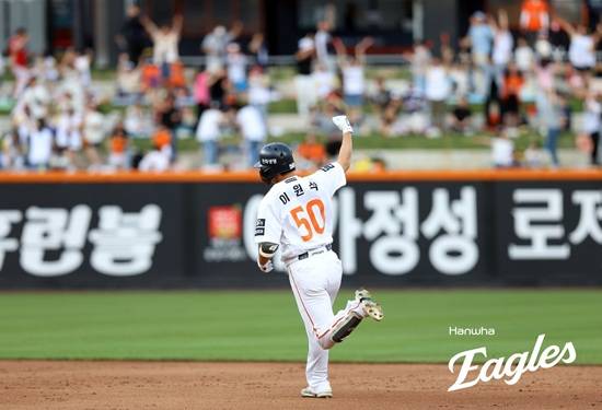 '한화 외야수 트레이드? 제가 있잖아요' 1할타자 대반전→신구장 첫 만루포…