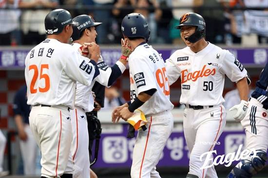 '한화 외야수 트레이드? 제가 있잖아요' 1할타자 대반전→신구장 첫 만루포…