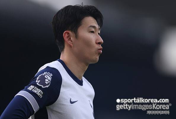 '왜 유독 SON에게만 엄격할까' 英 BBC까지 '손흥민 딜레마' 조명…