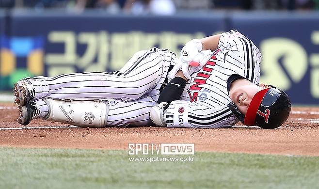 LG 비상 비상, 만능 내야수 구본혁 손등에 공 맞고 교체