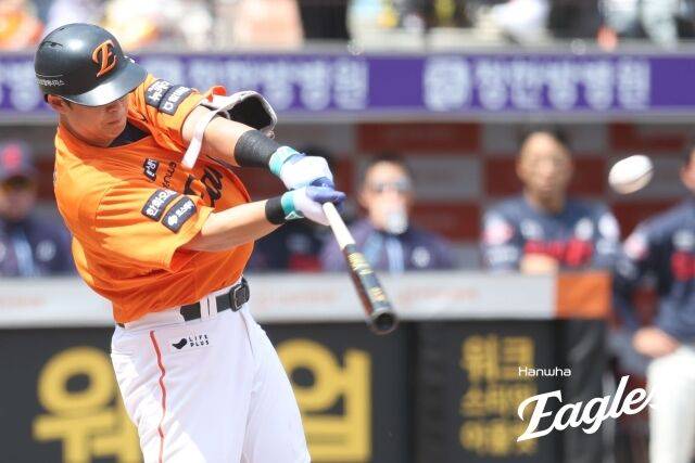 '한화 4번타자 깨어난다' 노시환, 18일 만에 홈런→동점 투런포 폭발…잭로그의 스위퍼 공략하다' [MD대전]