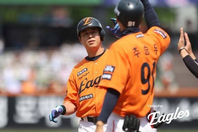 '한화 4번타자 깨어난다' 노시환, 18일 만에 홈런→동점 투런포 폭발…잭로그의 스위퍼 공략하다' [MD대전]