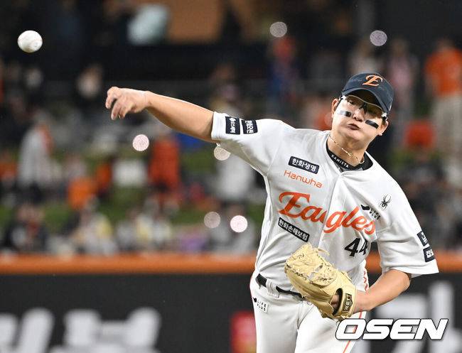 '40승 선착' 한화, KS 우승 확률 50% 확보했다…노시환 부활포→김서현 진땀 SV '두산전 싹쓸이' [대전 리뷰]