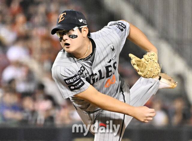 역대급 등장신+한화 팬들의 함성, 160km 괴력 이유 있네…김서현 깜짝깜짝 놀란다