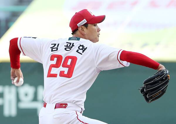 '인천의 전설이 되다' 김광현, SSG와 2년 총액 36억원 다년 계약 체결