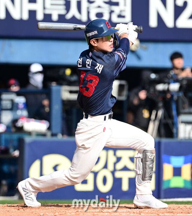 '헤드샷'에 이어 하다하다 '견제구'까지…'장두성 폐 출혈' 세상 억까당하는 롯데, 이렇게 안 풀릴 수가 있나?