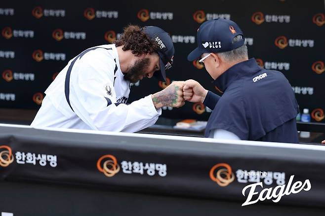한화-LG 맞대결 결국 우천 취소…14일 한화 선발 예정대로 폰세→김경문 감독