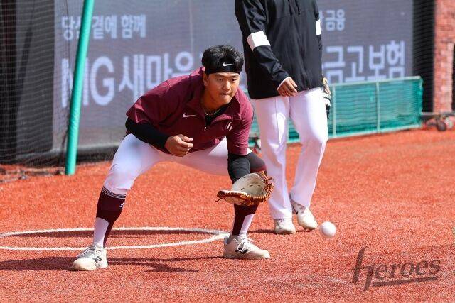 13분 만에 6년 10억 포수가 사라졌다, 내일(14일) 검진 예정…포수 단 1명인데 플랜 B는?
