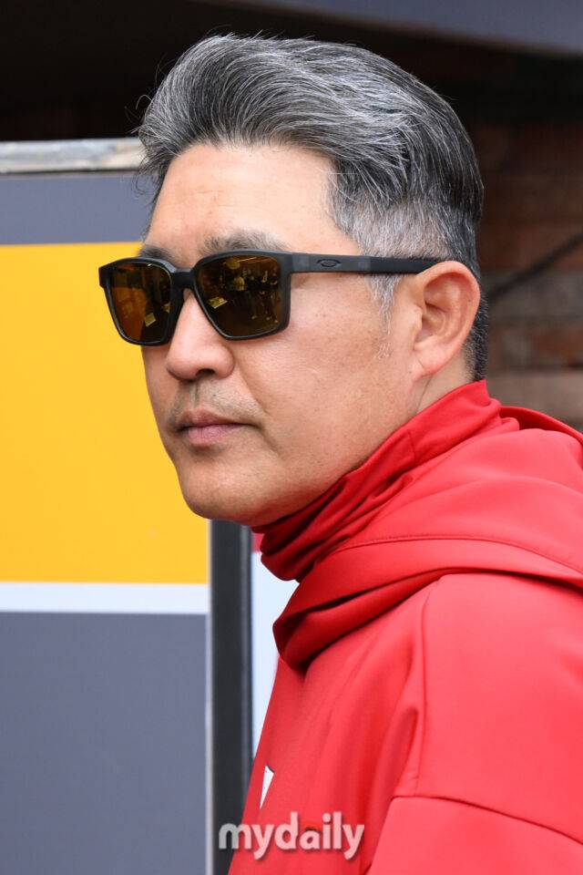 펑고 훈련 중 타구 맞고, 8바늘 꿰맨 최정 결국 1군 말소
