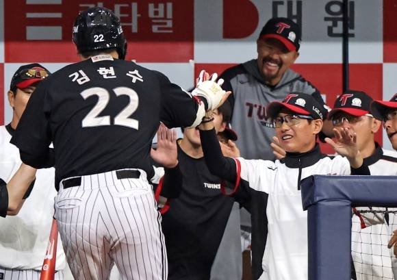 손주영 2군 내린 염경엽 감독 ‘방긋’…‘1·2위 맞대결’ 한화-LG 우천 취소
