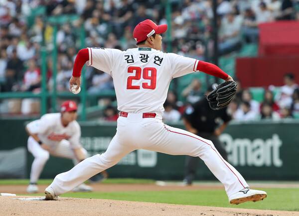 '최정 302억, 김광현 257억'… 김강민 놓쳤던 SSG의 화끈한 레전드 대우
