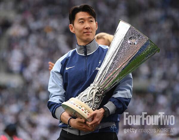 “SON 잃고 싶지 않아” 프랭크 감독, 손흥민 잔류 빠르게 결정 원한다